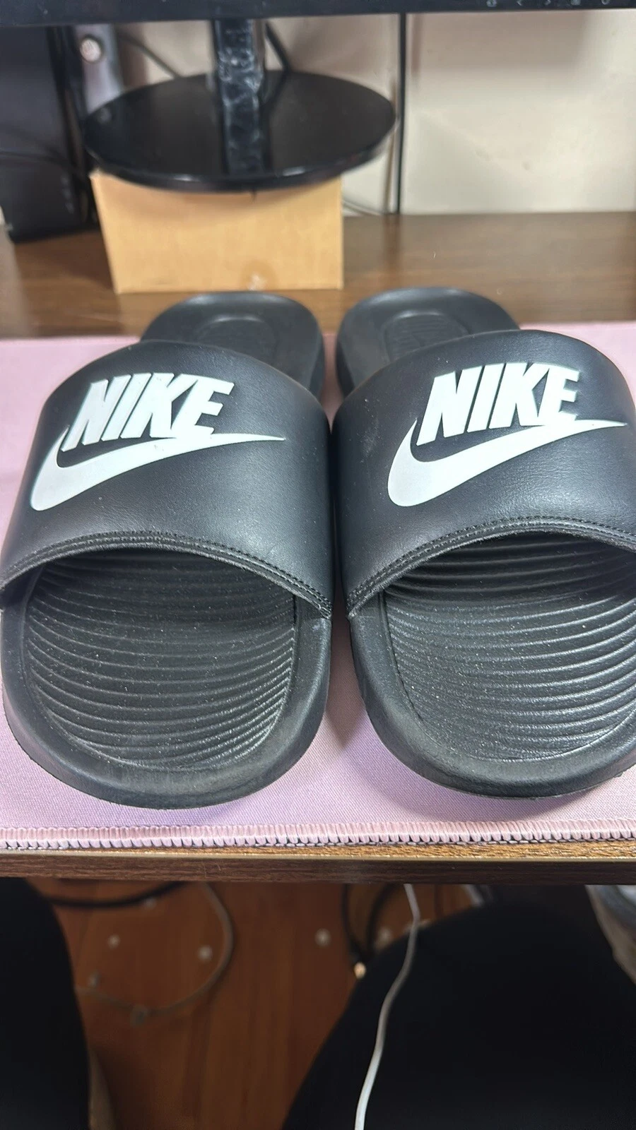 Sandalo infradito Nike Slides 10 nero rosa logo basic attivo slides