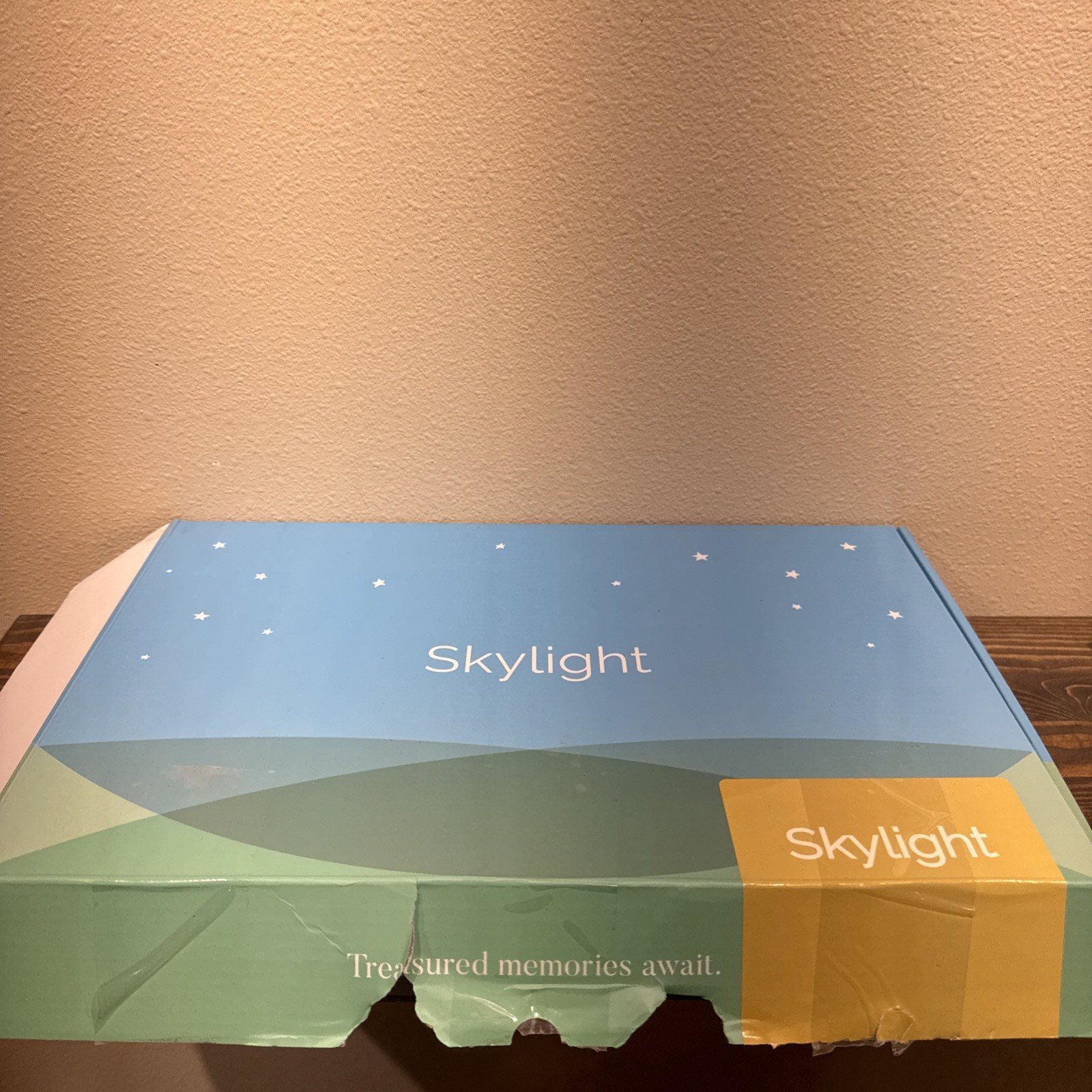 Brand New Open Box Skylight 2 10” Wi-Fi Digital Picture Frame 