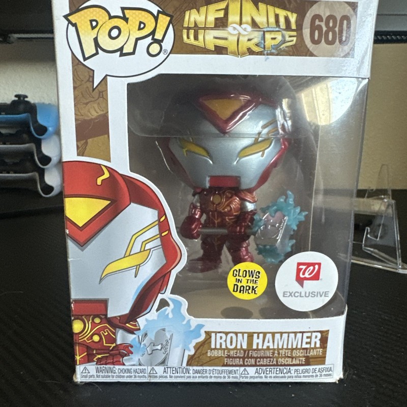 Funko pop 680 - Iron Hammer - Glow in dark exclusive - Marvel Infinity Warps!!