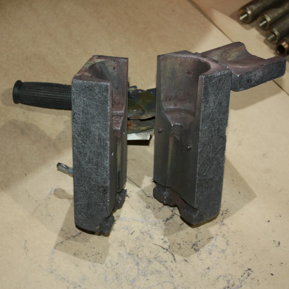 Erico Cable to Cable Copper Thermite Graphite Welding Mold handle clamp HXU5050 - Image 4 of 4