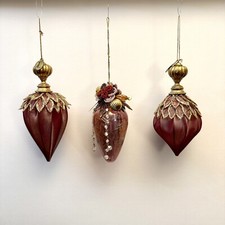 Katherine  s Collection Ornaments Set of 3: 2 organza, 1 etched glass - Lot F