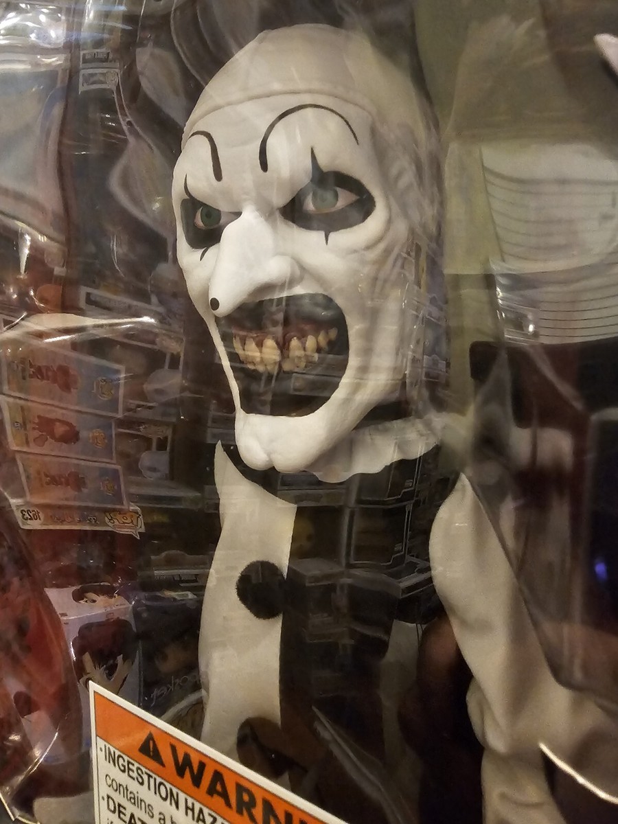 Damien Leone's Terrifier Art The clown Deluxe Mega Scale figure