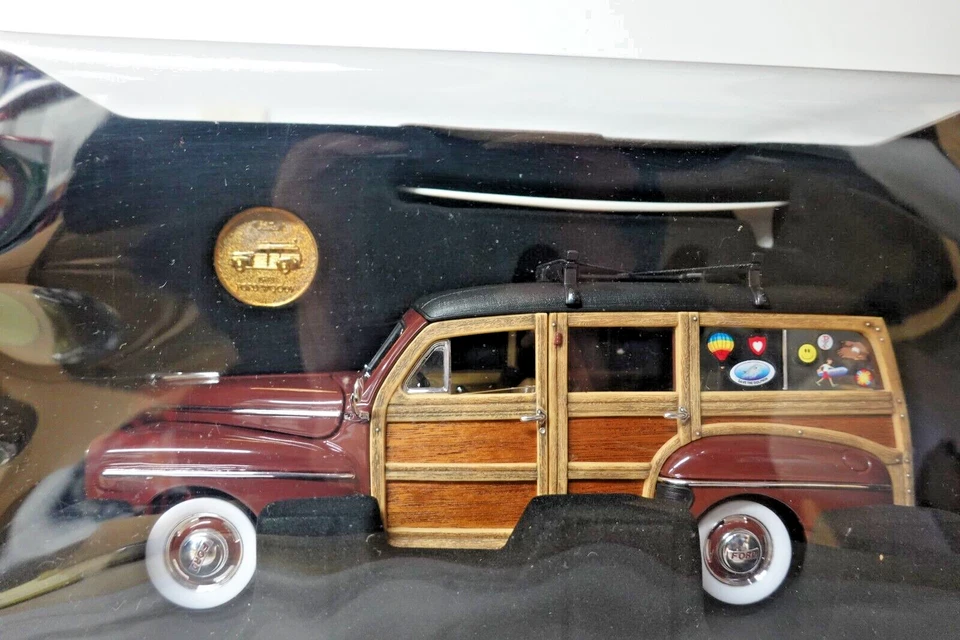 Ford Yat Ming 20028 1948 granate leñoso con panel de madera real escala 1:18 Foto 2 de 4