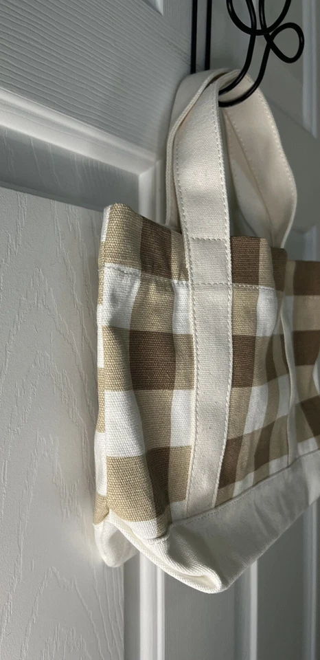 J. Mini bolso de mano Crew estructurado de lona a cuadros 5 1/2" L x 8 1/2" W, 5” mango caída Foto 4 de 4