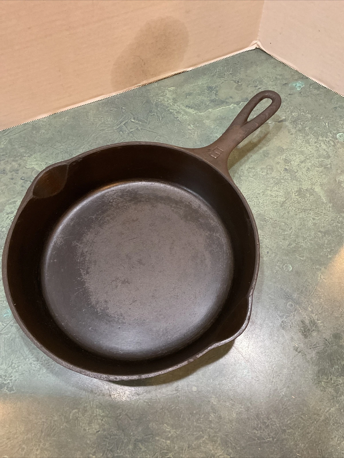 Griswold Cast Iron Skillet #6, Large Block Logo, EPU, 699 *Casting Damage *Level