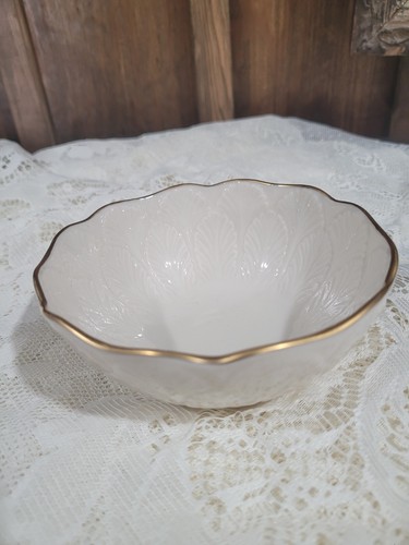 Lenox Leaf/Feather Design Porcelain Candy/Nut Dish Bowl Ivory Gold Christmas - Picture 7 of 8