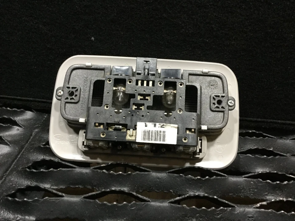 07 08 09 10 11 12 Hyundai Veracruz Overhead Console Dome Lamp w/ Switches OEM - Image 2 of 2