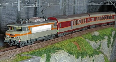 Ls Models 11004 Set Grand Confort Banner Lok BB 7233 SNCF + A4Dtux + A8