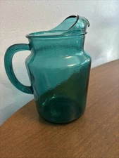 VTG  Deep Teal Texture Glass Pitcher Ice Lip Ribbed Handle 86 oz Anchor Hocking 
