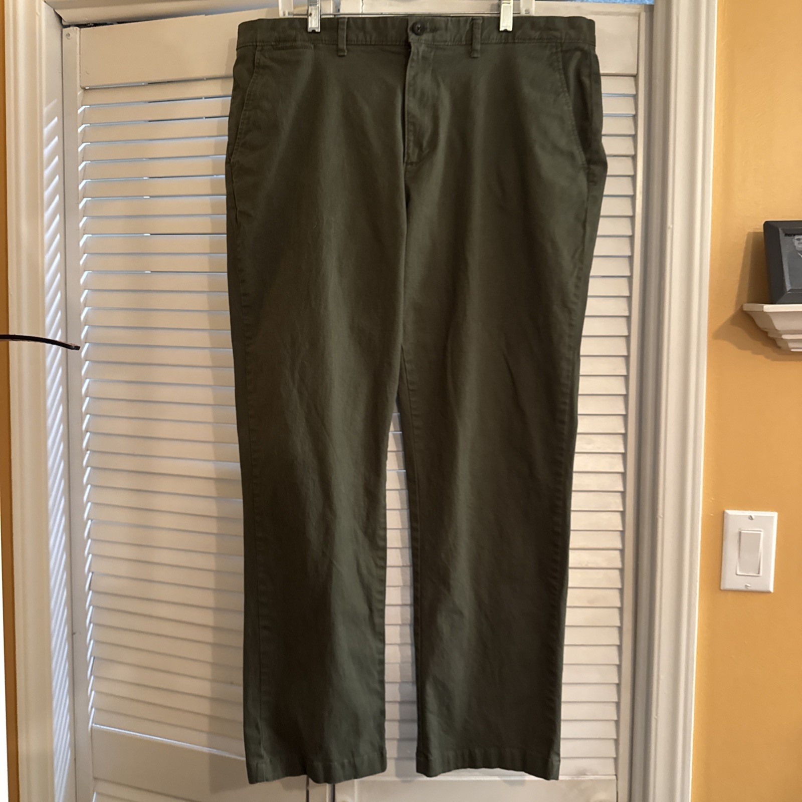 Amazon Essentials Wrinkle Resistant Athletic Work… - image 3