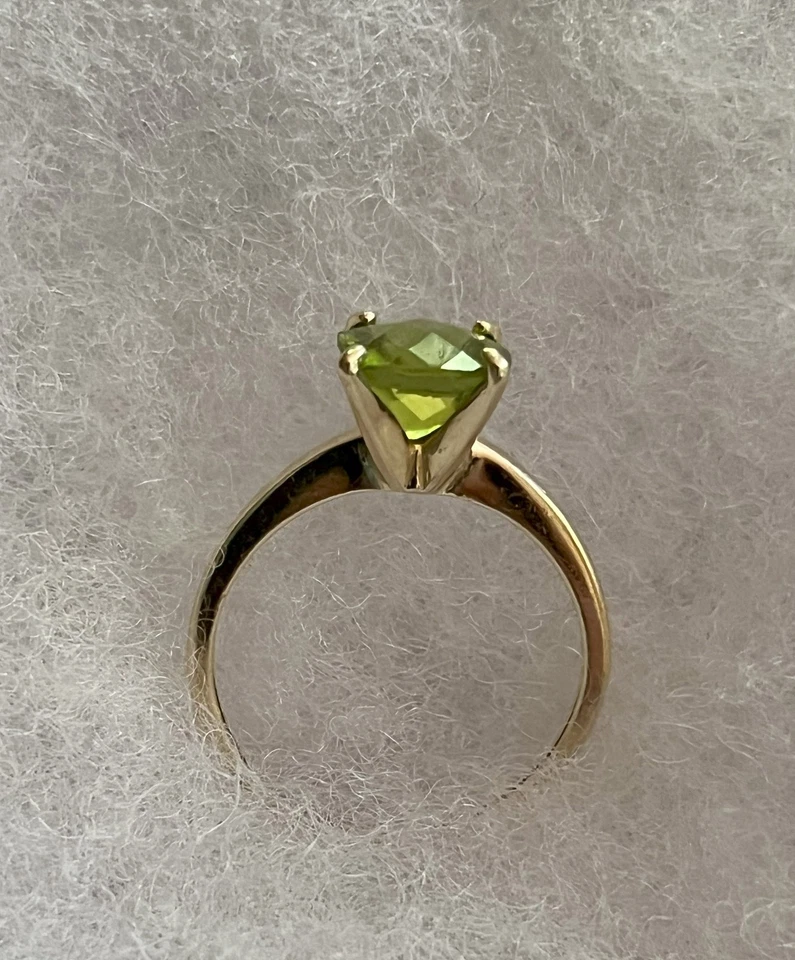 Genuine 2 ct Peridot 10k Gold Solitaire Cushion Cut Ring Size 7.5 Preowned - Image 2 of 2