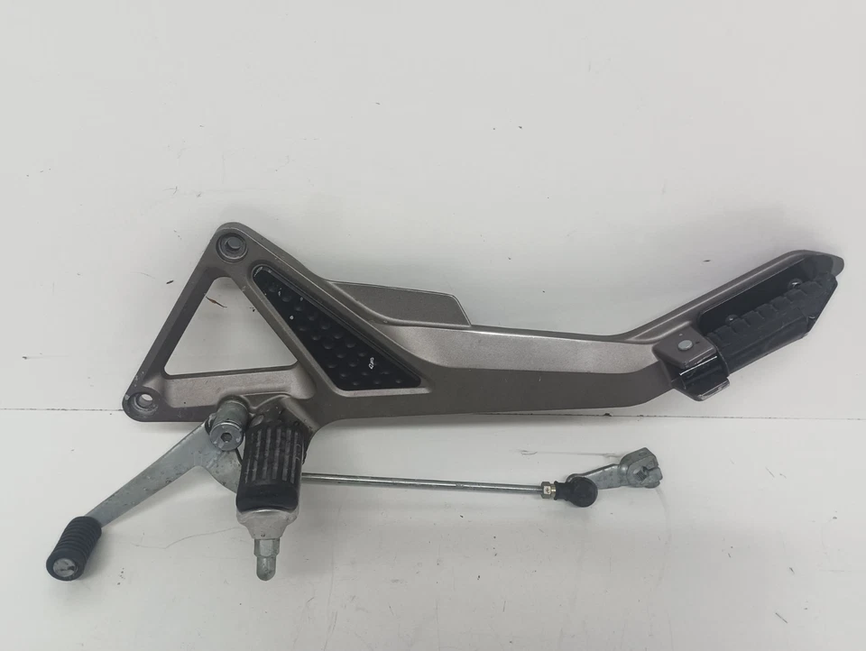 Pedane ant. e post. con supporti per Honda Hornet 600 2000 – manca pedalino sx - Imagen 4 de 4