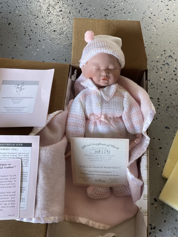 Ashton Drake Vintage Porcelain Doll Beautiful Newborn With Original Box
