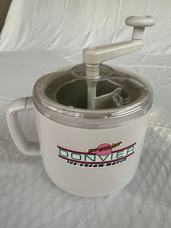 DONVIER PREMIER ICE CREAM MAKER White 1-Pint Hand Powered