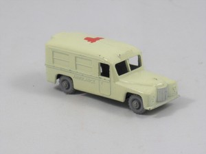 Vintage-Matchbox-Lesney-Daimler-Ambulance-14-No-box