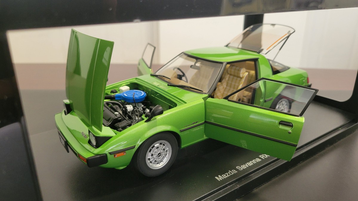 ミニカー Mazda Savanna S124S 1/18 Racing  Green Mazda Savanna S124S 1/18 Racing Green