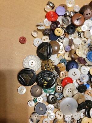 VINTAGE LOT OF OLD BUTTONS 4 LBS 9 OZ BAG 100''S CRAFT ALL SHAPES AND