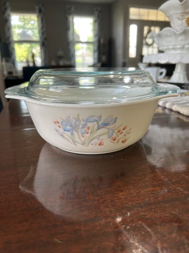 Vintage Pyrex England Blue Iris Casserole Dish w/Pyrex England Lid approx 9"