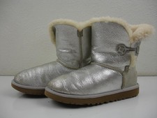 Girls 4 M UGG Bailey Button Metallic Silver Boots Sheepskin Shearling Fur Winter