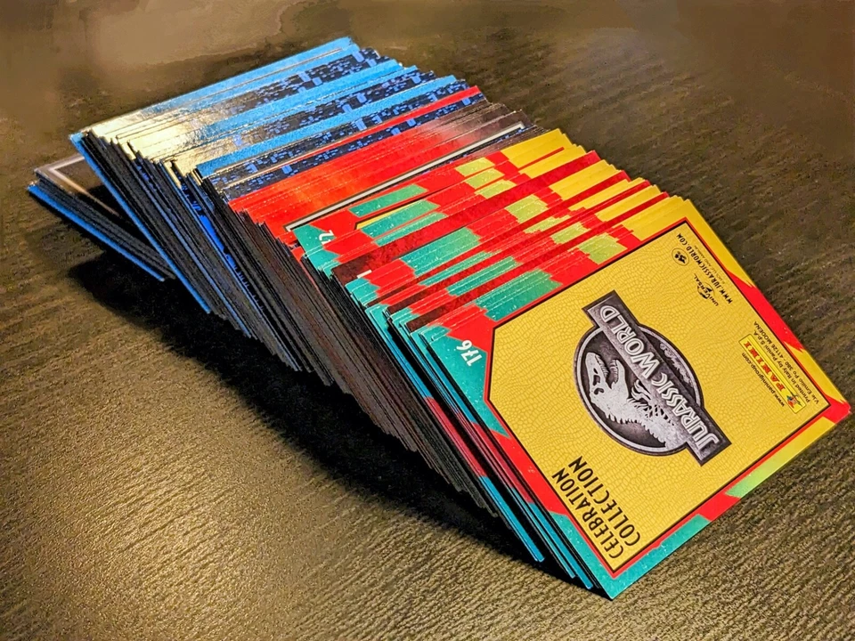 100 cartes PANINI toutes différentes / LOT JURASSIC PARK 30TH ANNIVERSARY - Photo 1/1