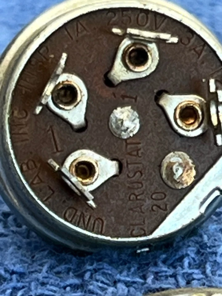 Interruptor de encendido/apagado Clarostat 1972 NOS, clasificación 3A 125v 1A 250v. HECHO EN USA. Foto 4 de 4