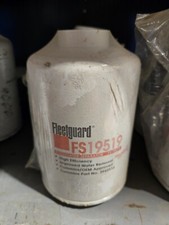 Fleetguard FS19519 Spin on Fuel Filter Water Separator Cummins 3942533