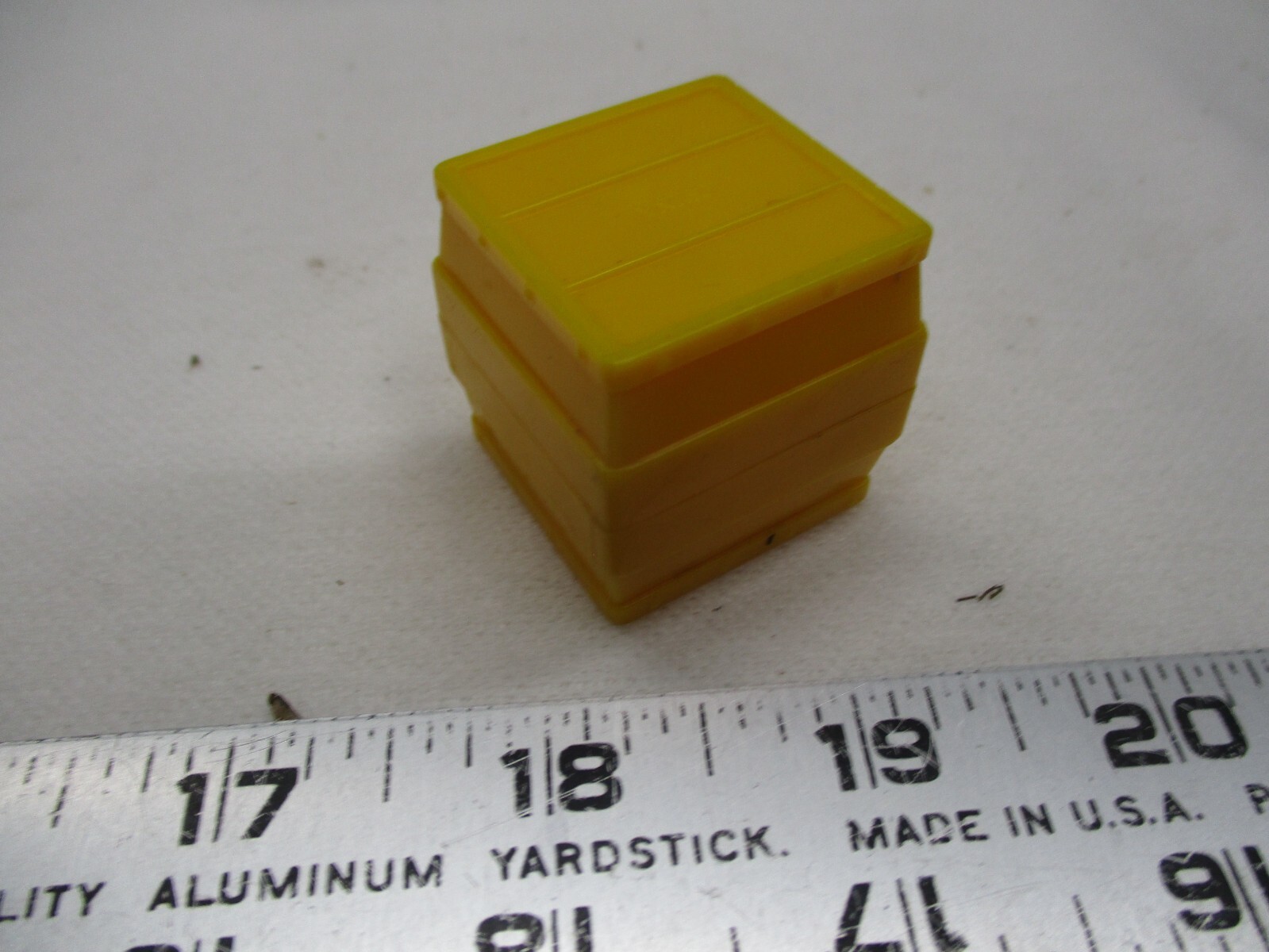 FISHER PRICE GEO TRAX Train Part Cargo Track System Steel Crate Yellow Block Toy