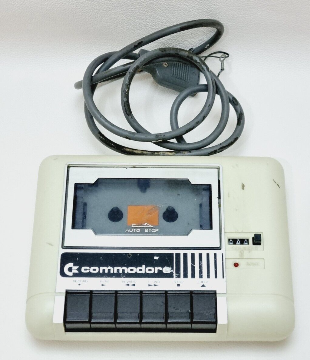 コモドール VIC-1001 パーソナルコンピュータ DATASSETTE UNITセット Yahoo!オークション - 希少 レトロPC コモドールジャパン Commodore V