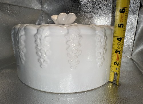 DESTINO'S SA PORTUGAL Cake Cover White Embossed Ceramic 10 1/2”x 4 3/4” - Picture 10 of 10