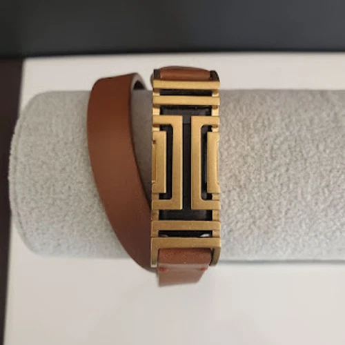 Bracciale doppio avvolgimento Tory Burch Fitbit tono oro con cinturino pelle marrone