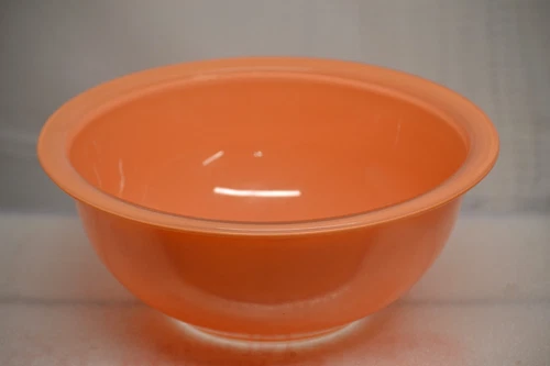 VINTAGE FLAMINGO PINK PYREX MIXING BOWL CLEAR BOTTOM #323 USA