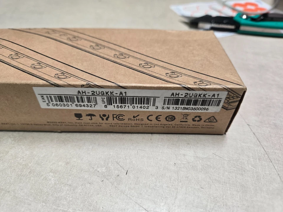 Accesorio NZXT Hue 2 RGB Underglow sellado 2x 15 tiras LED EATX/ATX AH-2UGKK-A Foto 2 de 4