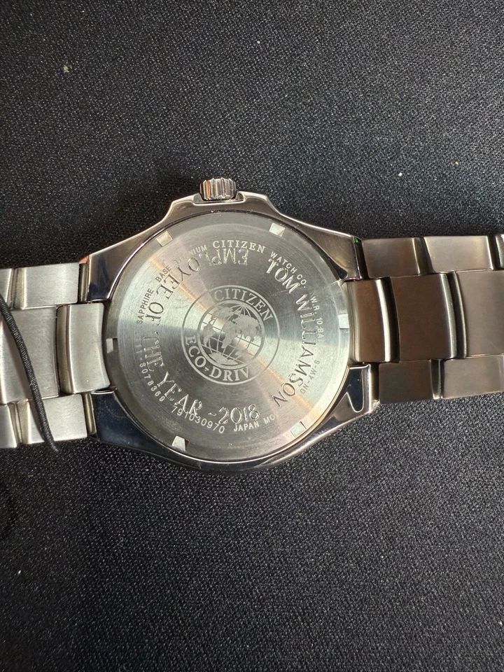 Reloj para hombre Citizen Eco-Drive titanio zafiro esfera azul E111-8078369 WR100 Foto 3 de 4