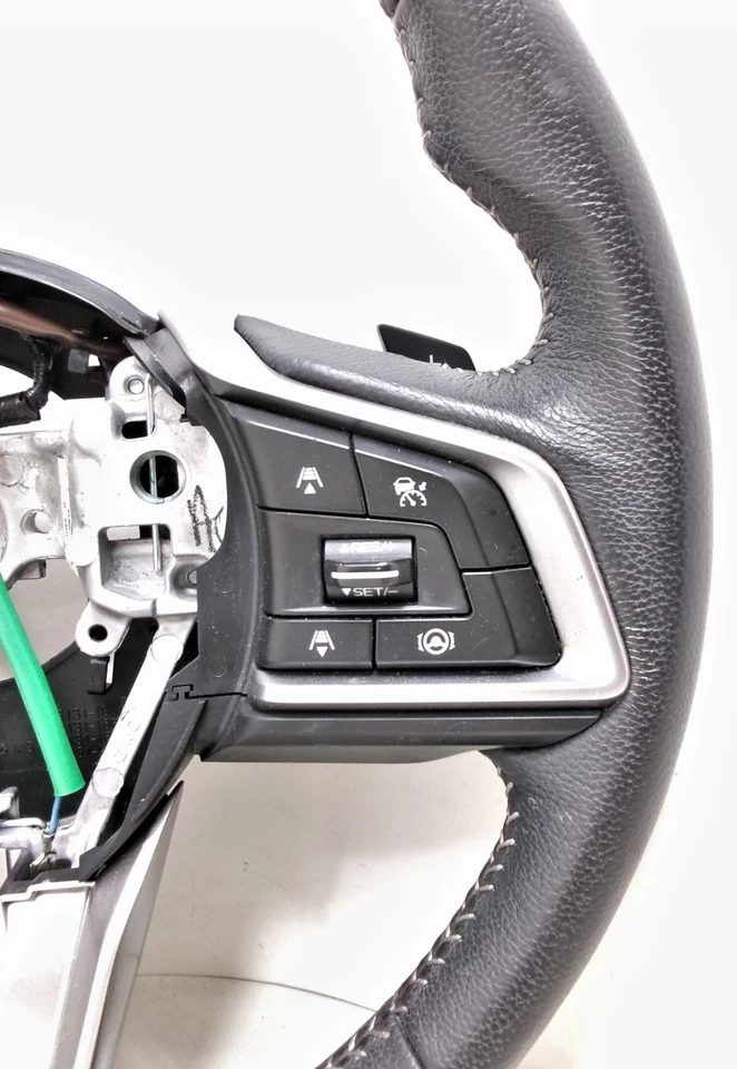 Subaru Legacy 2020 volante de cuero con controles y cambio de paleta OEM Foto 3 de 4
