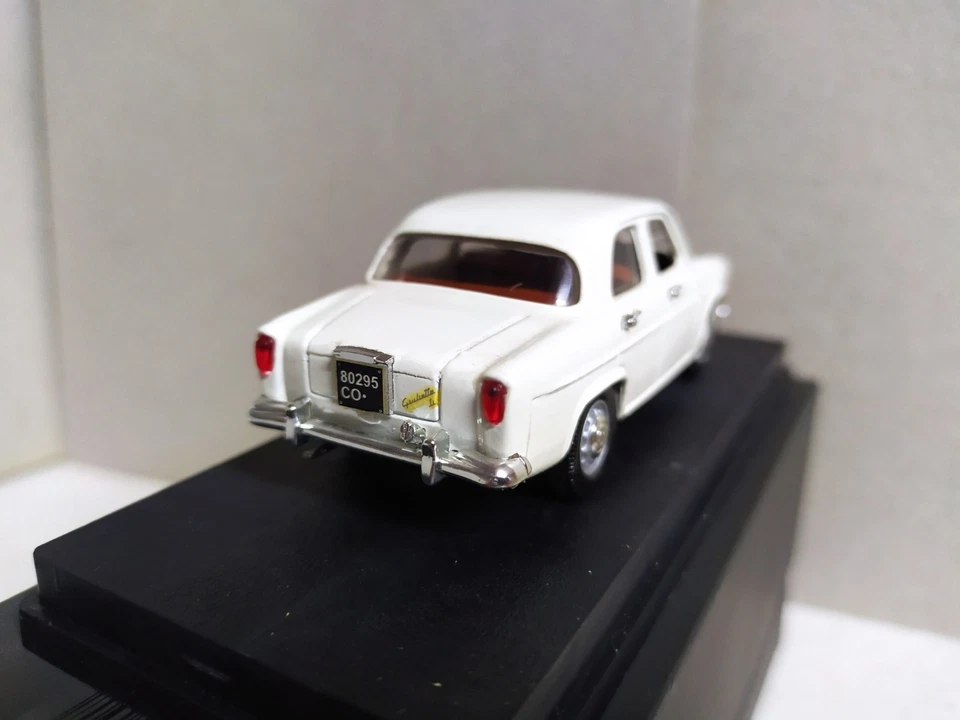 Alfa Romeo Giulietta ti . Blanco . RIO 119 . Escala 1/43 - Imagen 3 de 4