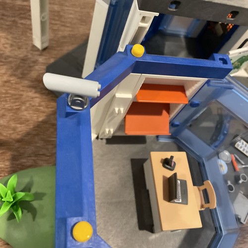 Playmobil 4264 Huge Police Station Headquarters + 2 Extra jails 7393 And 7393 - Picture 22 of 24