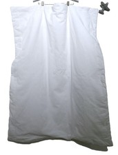 Couverture ouatinée en coton blanc broderie CD de la maison Christian Dior