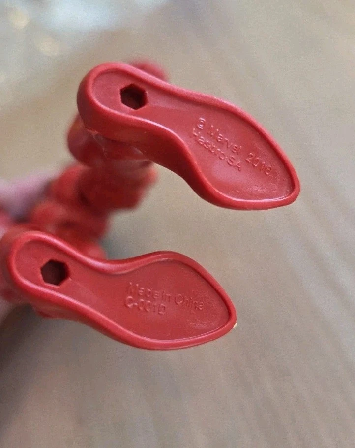 Figura Kaine Spider Escarlata Marvel Legends 2016 usada como se muestra Foto 3 de 3