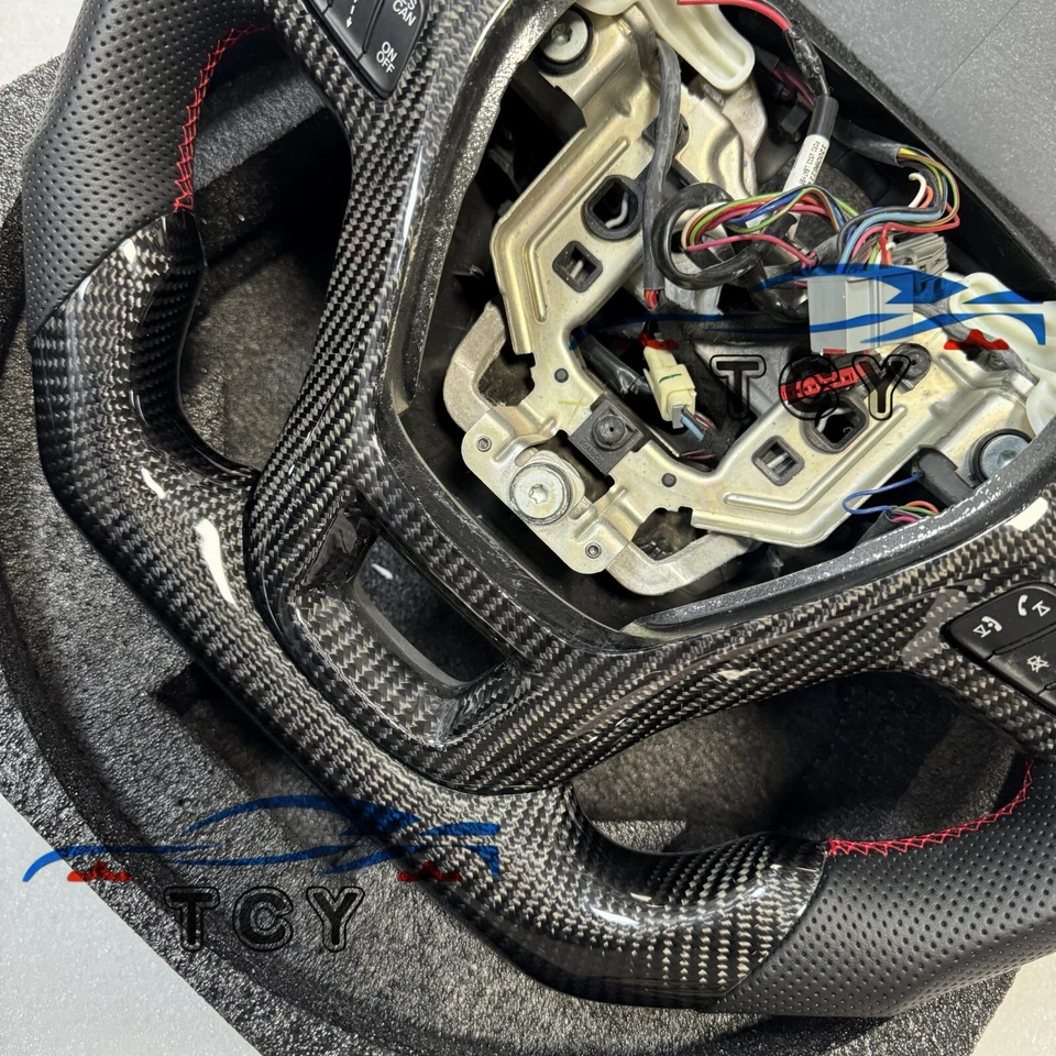 Volante de fibra de carbono apto para Ford Edge Explorer Taurus 2015-2020 Foto 3 de 4