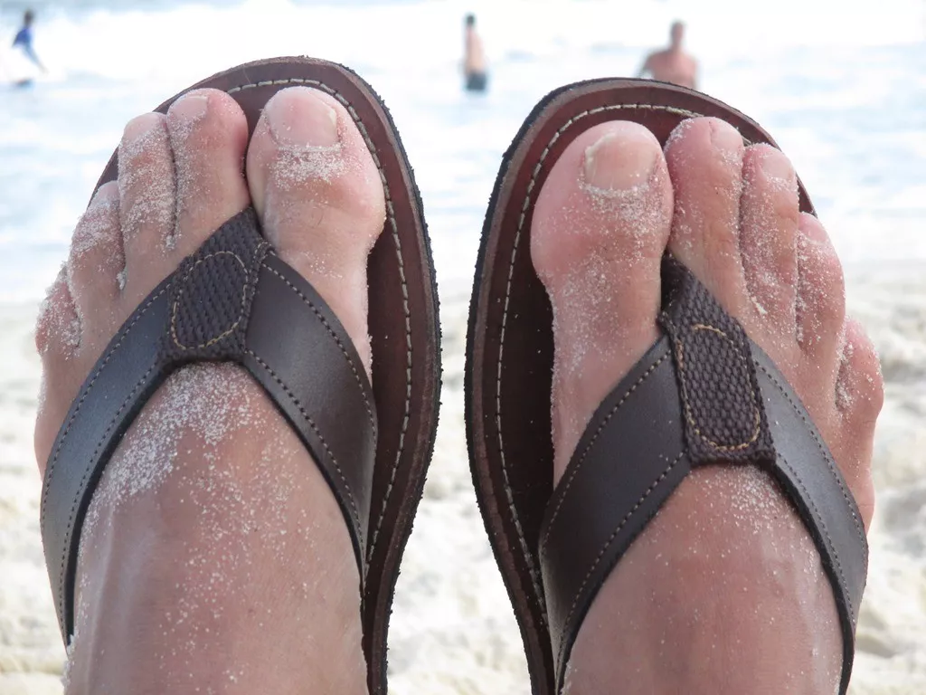 Mens toe deals loop sandals