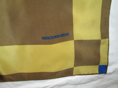 Foulard En Soie MERCEDES-BENZ Vintage - Couleur Prune - 77x77 Cm - Occasion