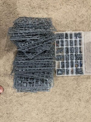 Warhammer 40k bits and sprues-random