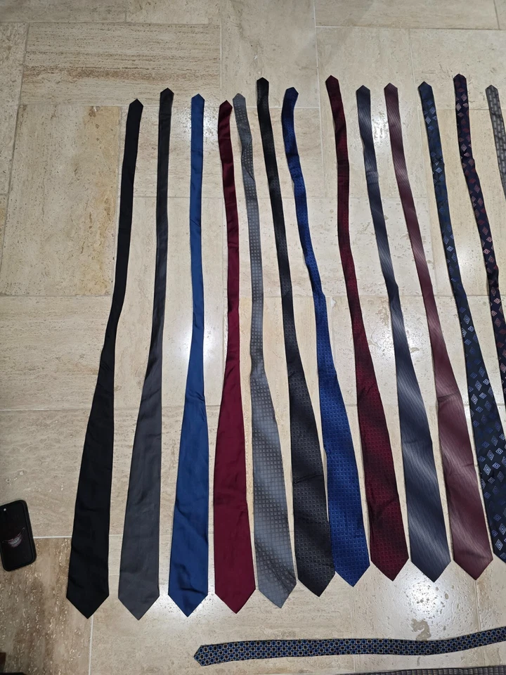 Lote de 21 Corbatas de Cuello Hombre Estilos Multicolores Patrones Geométricos 57 en Hombre de Hoy Foto 2 de 4