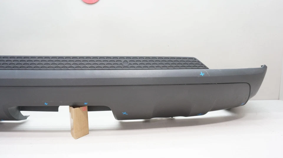 2016-2017 GMC TERRENO TRASEIRO INFERIOR PARACHOQUE PAINEL DE VÁLVULA FABRICANTE DE EQUIPAMENTO ORIGINAL 23477992 - Imagem 4 de 4