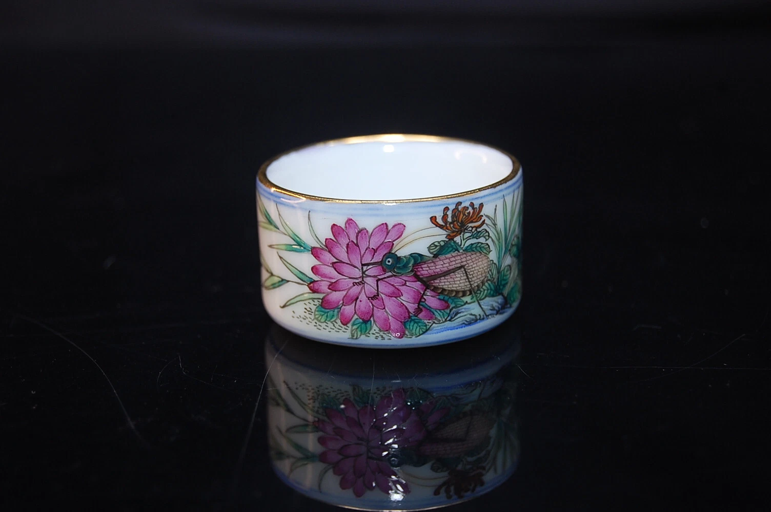 Hand Painted Rose Medallion Porcelain Bird Feeder for Chinese Bamboo Cage
