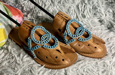 Beautiful IVANKA TRUMP Leather & Turquoise Beaded Flip Flop Sandals Sz8.5