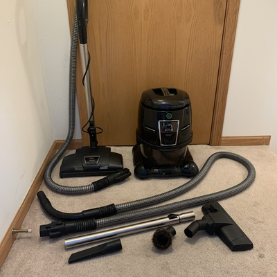 #ad #ad Hyla Vacuum system with Attachments local Pkp northern Illinois area $300.00