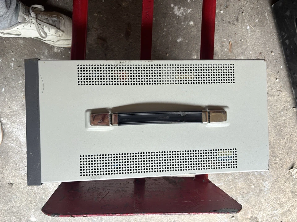 Tektronix 1750 Waveform Vector Monitor W/O POWER CORD  - Image 2 of 3