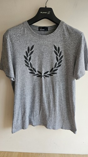 Fred Perry Herren T-Shirt Grau M Bestickt Lorbeer Kreis vorne