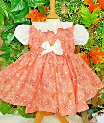 DREAMBABYWEARUK TRAUM 12-18 Monate Baby Mädchen weiße Bluse und pfirsichfarbene Schmetterlinge Trägerkleid
